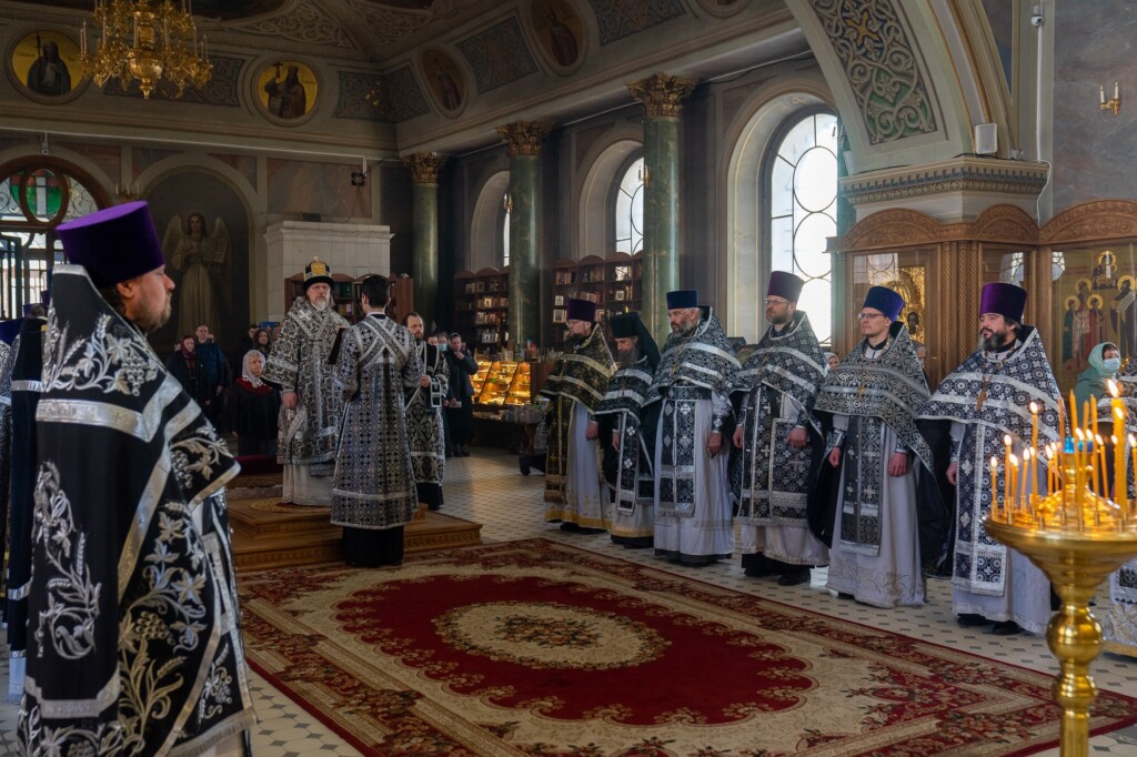 Митрополит венгерский. Духовенство Христорождественского собора Рязани. Что такое Архиерейская Кафедра в Успенском соборе Рязань. Преждеосвященная литургия. Кафедра епископа в храме.