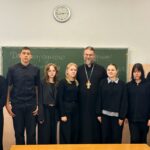 Уроки единства и веры: протоиерей Вячеслав Штанько встретился с учащимися Михайловской второй школы